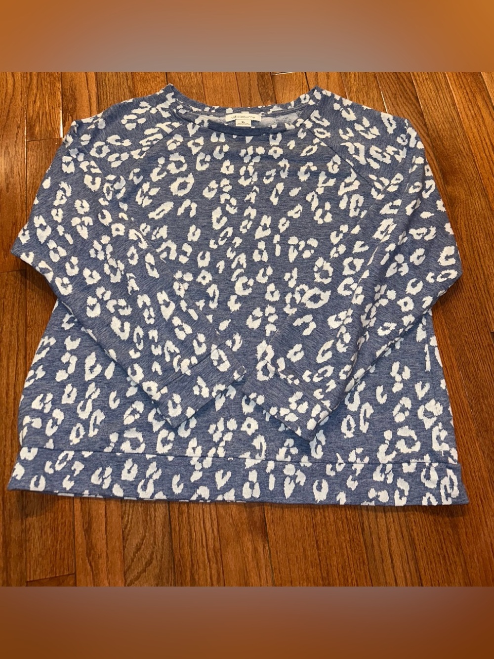 Liz Claiborne Blue and White Leopard Print Long Sleeve Top, Size XL